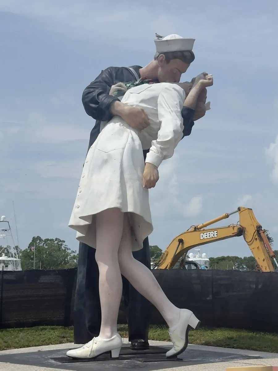 Unconditional Surrender statue — sailor kissing nurse — at Sarasota Bayfront Park